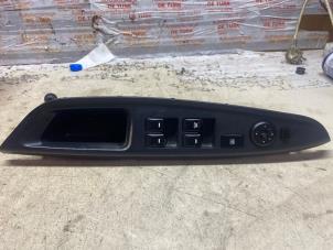 Gebruikte Ruit schakelaar elektrisch Kia Rio III (UB) 1.2 CVVT 16V Prijs € 48,40 Inclusief btw aangeboden door Autosloperij de Turk