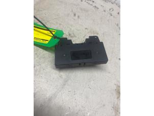 Gebruikte Display Interieur Peugeot 206 (2A/C/H/J/S) 1.4 XR,XS,XT,Gentry Prijs € 24,20 Inclusief btw aangeboden door Autosloperij de Turk