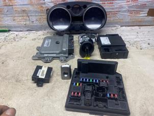 Gebruikte Contactslot + computer Nissan Qashqai +2 (JJ10E) 2.0 16V Prijs € 229,90 Inclusief btw aangeboden door Autosloperij de Turk