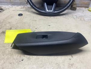 Gebruikte Schakelaar Elektrisch Raam Mazda CX-3 (DJ/DK) 2.0 SkyActiv-G 120 AWD Prijs € 24,20 Inclusief btw aangeboden door Autosloperij de Turk