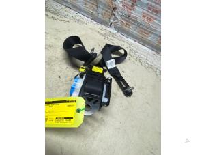 Gebruikte Veiligheidsgordel rechts-voor Mazda CX-3 (DJ/DK) 2.0 SkyActiv-G 120 AWD Prijs € 169,40 Inclusief btw aangeboden door Autosloperij de Turk