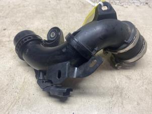 Gebruikte Intercooler Buis Opel Corsa F (UB/UH/UP) 1.2 Turbo 12V 100 Prijs € 24,20 Inclusief btw aangeboden door Autosloperij de Turk