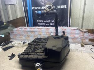 Gebruikte Tank adblue Mercedes C (W205) C-220 2.2 CDI BlueTEC, C-220 d 16V Prijs € 242,00 Inclusief btw aangeboden door Autosloperij de Turk