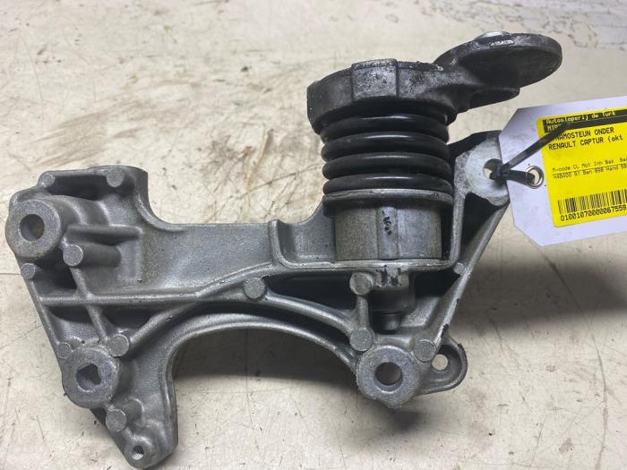 Gebruikte Dynamosteun onder Renault Captur I (2R) 0.9 Energy TCE 12V Prijs € 24,20 Inclusief btw aangeboden door Autosloperij de Turk