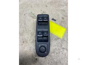 Gebruikte Schakelaar Elektrisch Raam Volkswagen Golf VI Cabrio (1K) 1.2 TSI Prijs € 24,20 Inclusief btw aangeboden door Autosloperij de Turk