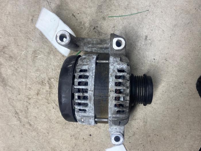 Dynamo van een Opel Insignia Country Tourer 1.5 Turbo 16V 165 2018