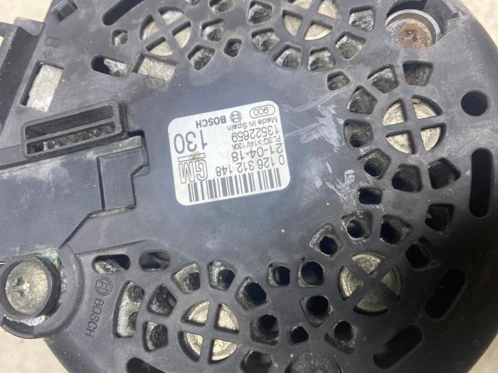 Dynamo van een Opel Insignia Country Tourer 1.5 Turbo 16V 165 2018