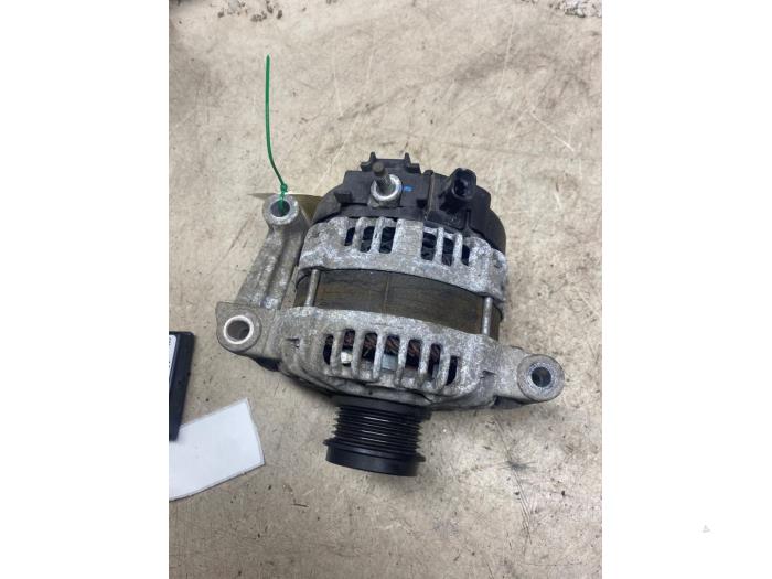 Dynamo van een Opel Insignia Country Tourer 1.5 Turbo 16V 165 2018