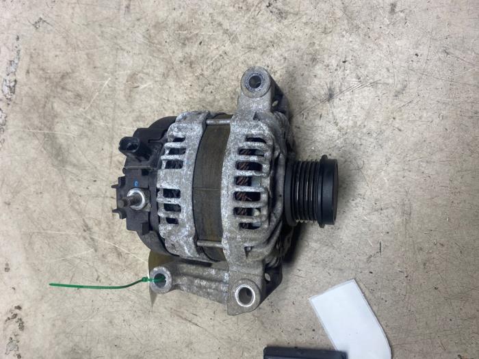 Dynamo van een Opel Insignia Country Tourer 1.5 Turbo 16V 165 2018