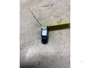 Gebruikte Elektrisch Raam Schakelaar Skoda Fabia II (5J) 1.2i 12V Prijs € 6,05 Inclusief btw aangeboden door Autosloperij de Turk