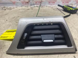 Gebruikte Luchtrooster Dashboard BMW 4 serie (F33) 428i 2.0 Turbo 16V Prijs € 30,25 Inclusief btw aangeboden door Autosloperij de Turk