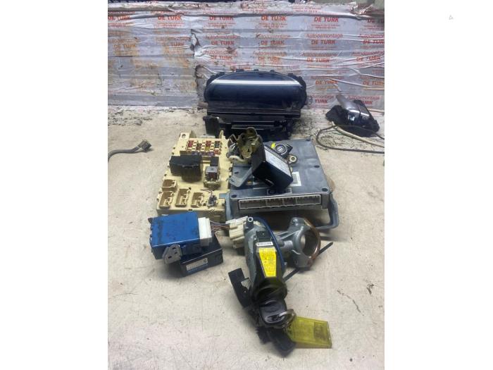 Gebruikte Kontaktslot + computer Toyota Yaris (P1) 1.0 16V VVT-i Prijs € 121,00 Inclusief btw aangeboden door Autosloperij de Turk