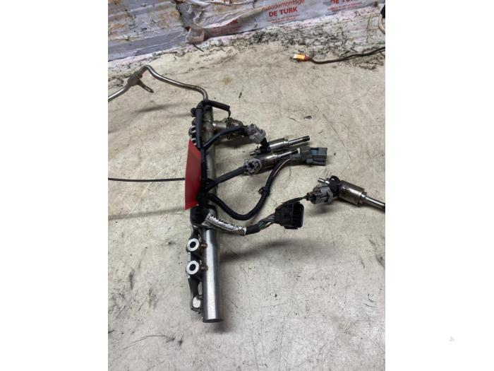 Gebruikte Injector brug Nissan Juke (F15) 1.2 DIG-T 16V Prijs € 121,00 Inclusief btw aangeboden door Autosloperij de Turk