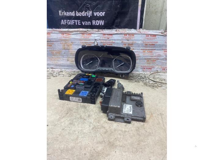 Gebruikte Kontaktslot + computer Peugeot Expert (V1/VA/VB/VE/VF/VT/VY) 2.0 Blue HDi 120 16V Prijs € 229,90 Inclusief btw aangeboden door Autosloperij de Turk