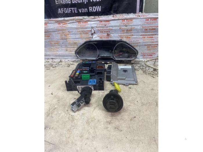Kontaktslot + computer Peugeot 208 I (CA/CC/CK/CL), Hatchback, 2012 / 2019 (Gebruikt)