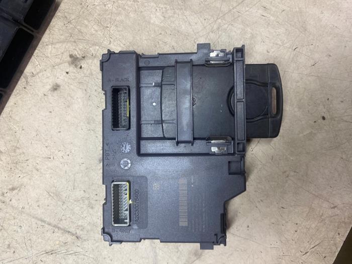 Kontaktslot + computer van een Renault Captur I (2R) 0.9 Energy TCE 12V 2015