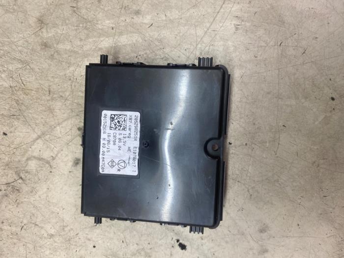 Kontaktslot + computer van een Renault Captur I (2R) 0.9 Energy TCE 12V 2015