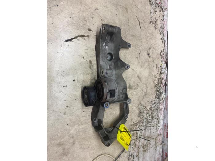 Gebruikte Dynamosteun boven Landrover Range Rover Evoque (LVJ/LVS) 2.2 SD4 16V Prijs € 18,15 Inclusief btw aangeboden door Autosloperij de Turk