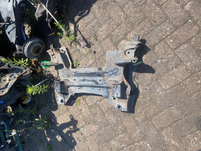 Gebruikte Subframe Opel Crossland (X) 1.2 Turbo 12V Prijs € 90,75 Inclusief btw aangeboden door Autosloperij de Turk