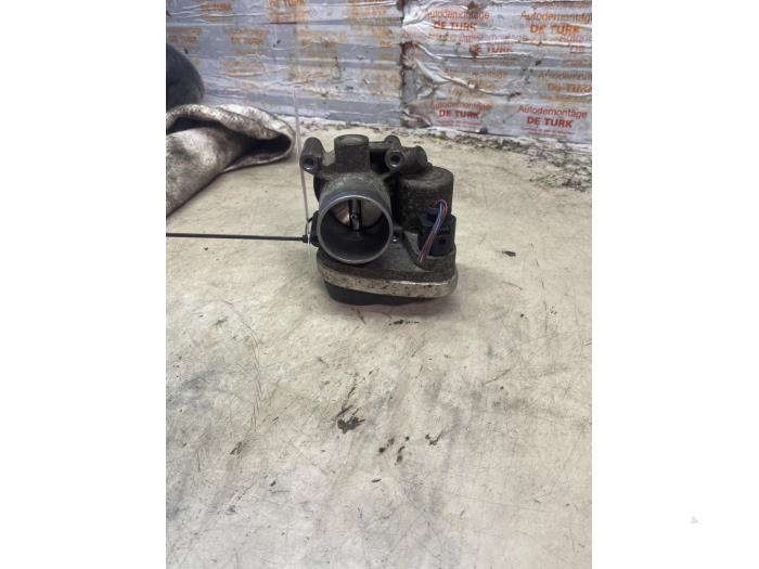 Gebruikte Gasklephuis Volkswagen Polo IV (9N1/2/3) 1.4 16V Prijs € 18,15 Inclusief btw aangeboden door Autosloperij de Turk