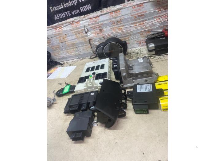 Gebruikte Kontaktslot + computer Mini Mini (F55) 1.2 12V One First Prijs € 302,50 Inclusief btw aangeboden door Autosloperij de Turk