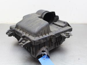 Gebruikte Luchtfilterhuis Renault Trafic New (FL) 2.0 dCi 16V 90 Prijs op aanvraag aangeboden door Gebr Opdam B.V.