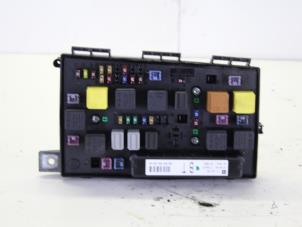 Gebruikte Zekeringkast Opel Astra H (L48) 1.6 16V Twinport Prijs € 51,00 Margeregeling aangeboden door Gebr Opdam B.V.