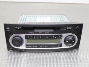 Gebruikte Radio CD Speler Mitsubishi Colt (Z2/Z3) 1.3 16V Prijs € 26,00 Margeregeling aangeboden door Gebr Opdam B.V.