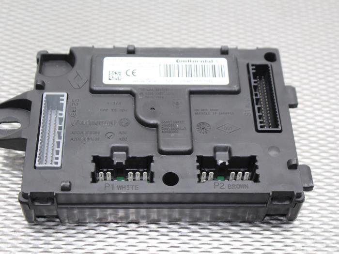 Gebruikte Computer Body Control Renault Clio IV (5R) 0.9 Energy TCE 90 12V Prijs op aanvraag aangeboden door Gebr Opdam B.V.