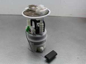 Gebruikte Benzinepomp Renault Twingo II (CN) 1.2 16V Prijs € 26,00 Margeregeling aangeboden door Gebr Opdam B.V.