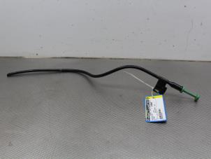 Gebruikte Olie Peilstok Citroen C4 Berline (LC) 1.4 16V Prijs op aanvraag aangeboden door Gebr Opdam B.V.