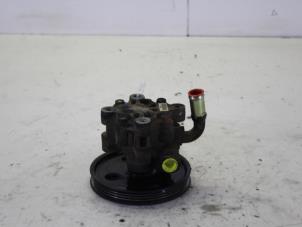 Gebruikte Pomp Servo Chrysler Voyager/Grand Voyager (RG/RS) 2.8 CRD 16V Autom. Prijs € 30,00 Margeregeling aangeboden door Gebr Opdam B.V.