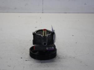 Gebruikte Servopomp Renault Laguna II (BG) 1.8 16V Prijs € 42,00 Margeregeling aangeboden door Gebr Opdam B.V.