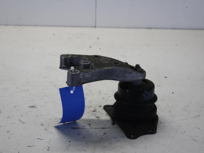 Gebruikte Motorsteun Volkswagen Polo IV (9N1/2/3) 1.2 12V Prijs € 17,00 Margeregeling aangeboden door Gebr Opdam B.V.