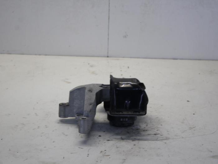 Gebruikte Motorrubber Renault Twingo II (CN) 1.2 Prijs € 17,00 Margeregeling aangeboden door Gebr Opdam B.V.
