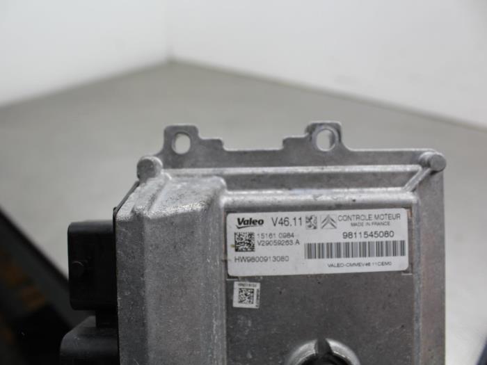 Slotenset Cilinder (compleet) van een Citroën C4 Cactus (0B/0P) 1.2 PureTech 82 12V 2015