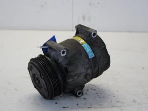 Gebruikte Pomp Airco Renault Scénic I (JA) 2.0 16V IDE Prijs € 30,00 Margeregeling aangeboden door Gebr Opdam B.V.