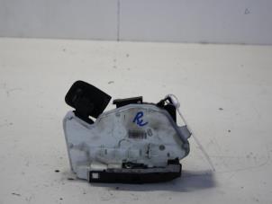 Gebruikte Deurslot Mechaniek 4Deurs rechts-voor Skoda Yeti Prijs € 42,00 Margeregeling aangeboden door Gebr Opdam B.V.