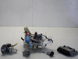 Gebruikte Slotenset Cilinder (compleet) Toyota Yaris II (P9) 1.0 12V VVT-i Prijs € 106,00 Margeregeling aangeboden door Gebr Opdam B.V.