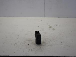 Gebruikte Relais Voorgloei Peugeot 308 (4A/C) 1.6 HDi 16V FAP Prijs € 21,00 Margeregeling aangeboden door Gebr Opdam B.V.