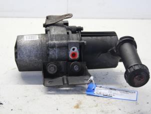 Gebruikte Pomp Servo Peugeot 307 SW (3H) 2.0 HDi 90 Prijs € 64,00 Margeregeling aangeboden door Gebr Opdam B.V.