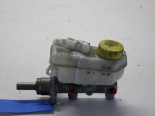 Gebruikte Hoofdremcilinder Volkswagen Polo IV (9N1/2/3) 1.4 16V Prijs € 17,00 Margeregeling aangeboden door Gebr Opdam B.V.