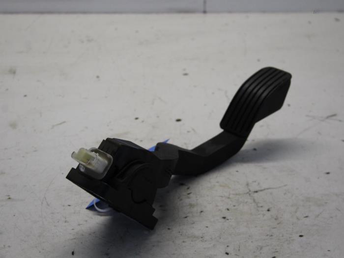 Gebruikte Gaspedaalpositie Sensor Peugeot 206 (2A/C/H/J/S) 1.4 XR,XS,XT,Gentry Prijs € 21,00 Margeregeling aangeboden door Gebr Opdam B.V.