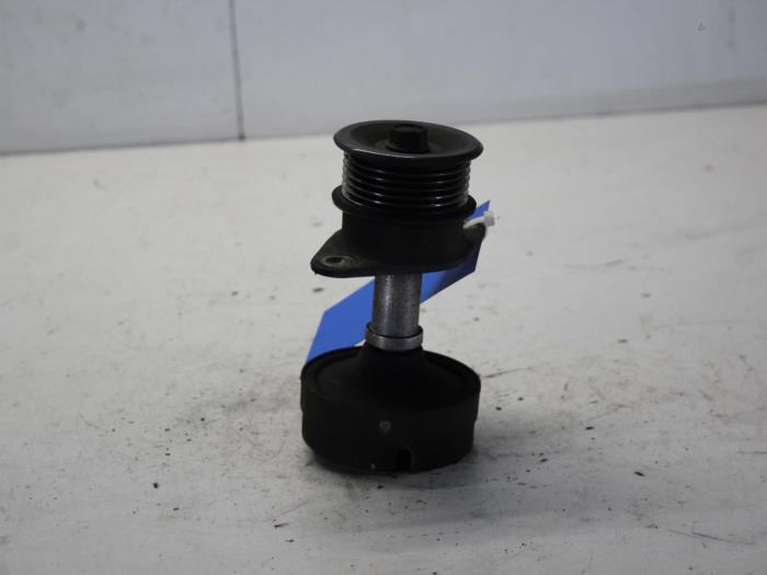 Gebruikte Dynamo poelie Ford Focus 1 Wagon 1.8 TDdi Prijs op aanvraag aangeboden door Gebr Opdam B.V.