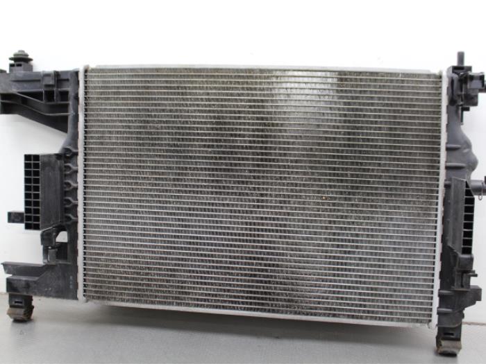Gebruikte Radiateur Opel Astra J (PC6/PD6/PE6/PF6) 1.6 16V Ecotec Prijs € 60,00 Margeregeling aangeboden door Gebr Opdam B.V.