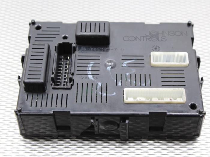 Gebruikte Computer Body Control Renault Clio III (BR/CR) 1.5 dCi 85 Prijs op aanvraag aangeboden door Gebr Opdam B.V.