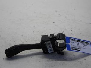 Gebruikte Knipperlicht Schakelaar Volkswagen Golf IV Variant (1J5) 2.0 Prijs € 13,00 Margeregeling aangeboden door Gebr Opdam B.V.