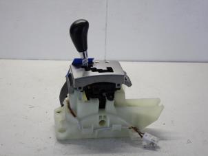 Gebruikte Versnellingspook Mazda 3 Sport (BK) 1.6i 16V Prijs € 51,00 Margeregeling aangeboden door Gebr Opdam B.V.