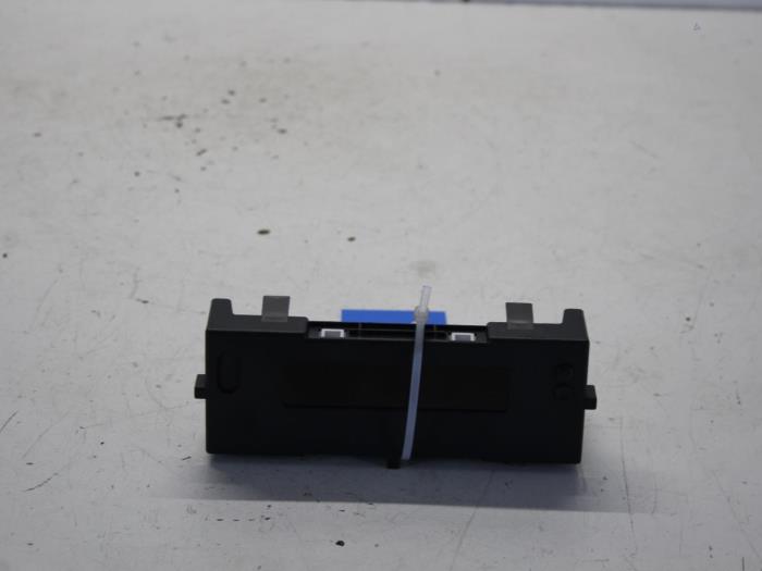 Gebruikte Display Interieur Renault Clio III (BR/CR) 1.2 16V 75 Prijs € 34,00 Margeregeling aangeboden door Gebr Opdam B.V.