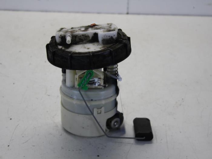 Gebruikte Benzinepomp Renault Twingo (C06) 1.2 16V Prijs € 24,00 Margeregeling aangeboden door Gebr Opdam B.V.